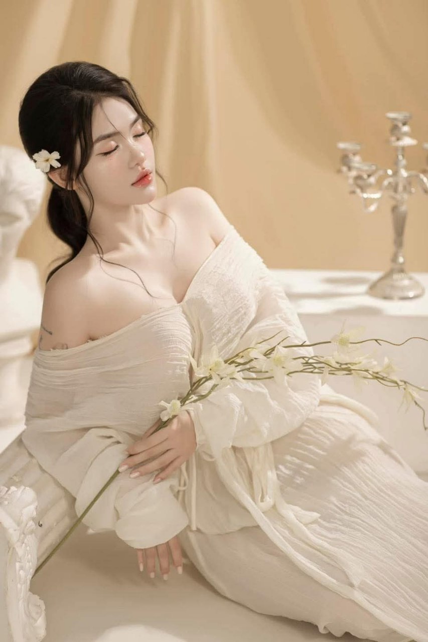 Người yêu trung cute vú bự tự móc lồn